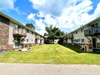 Edgewood Manor in Minocqua, WI - Foto de edificio - Building Photo