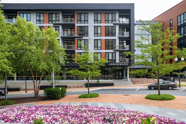 Arrowwood Apartments in North Bethesda, MD - Foto de edificio - Building Photo