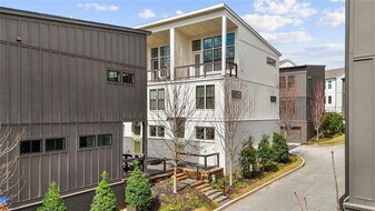 900 Brees Ct in Atlanta, GA - Building Photo