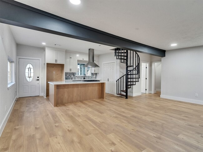 7016 Delesandri Dr in Hitchcock, TX - Building Photo - Building Photo