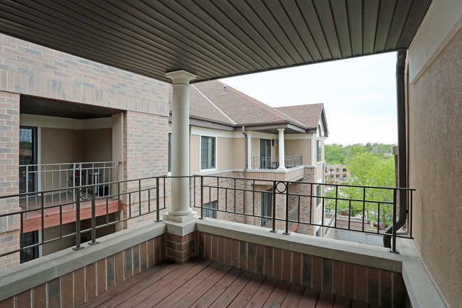 The Overlook Apartments in Milwaukee, WI - Building Photo - Interior Photo