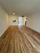 8500 Sunrise Lakes Blvd in Sunrise, FL - Building Photo