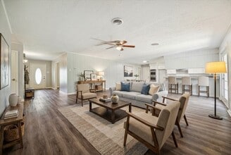 111 Chadwick Rd in Bay City, TX - Building Photo - Building Photo