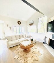 2415 Maryland Ave, Unit 1 in Cincinnati, OH - Foto de edificio - Building Photo