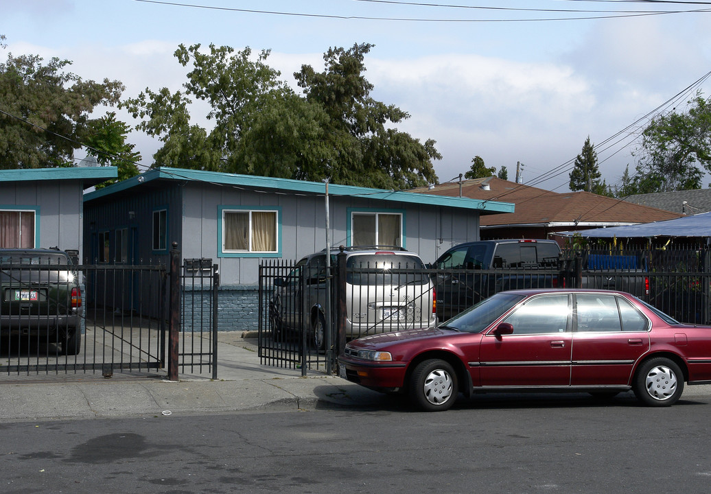 205-207 Dumbarton Ave in Redwood City, CA - Building Photo