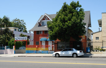 2773 W 8th St in Los Angeles, CA - Building Photo - Building Photo