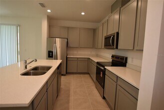 3024 Heart Lk Dr in Groveland, FL - Building Photo - Building Photo