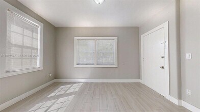 433 NW 25th Ave in Miami, FL - Building Photo - Building Photo