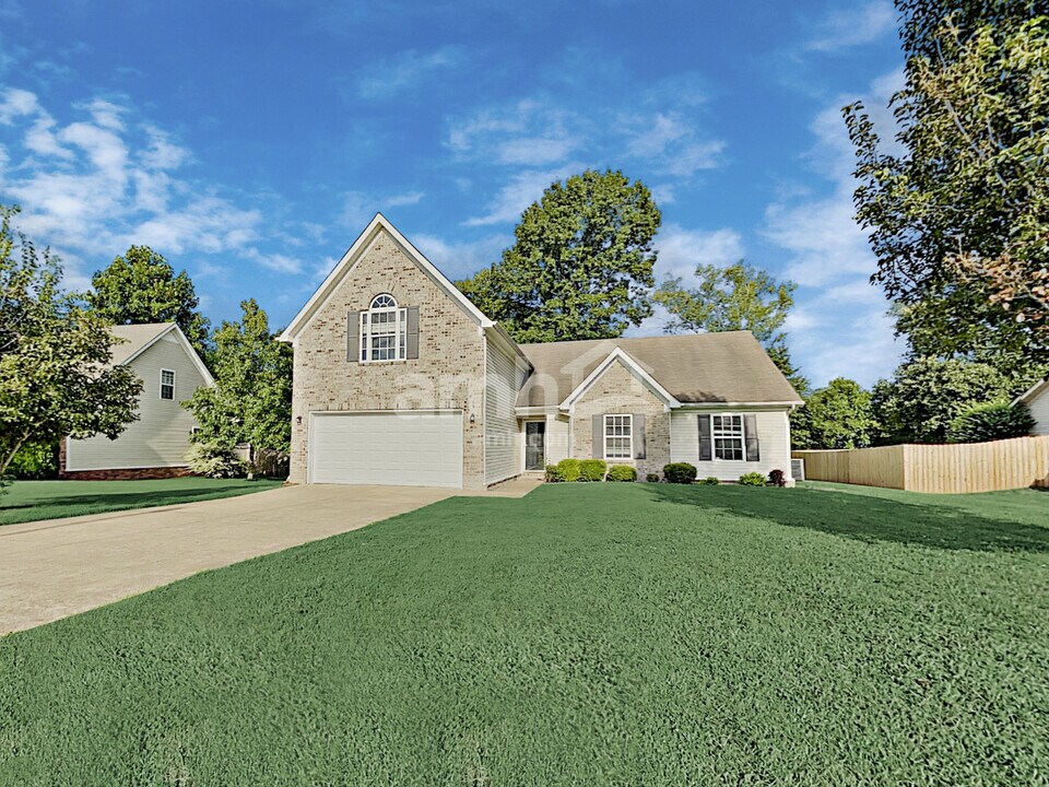 1883 Portview Dr in Spring Hill, TN - Building Photo