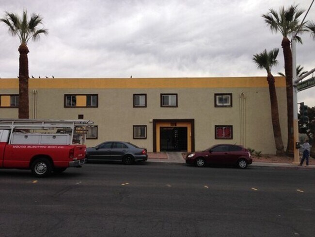 211 Maryland Pkwy in Las Vegas, NV - Building Photo - Building Photo