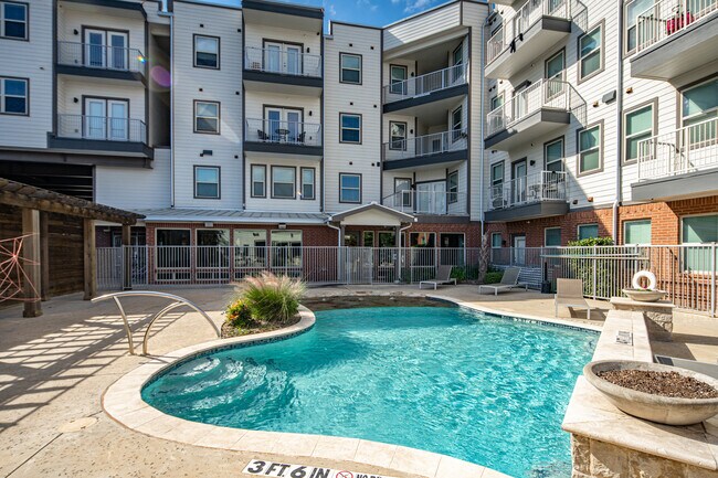 Vitae Residences in Denton, TX - Foto de edificio - Building Photo