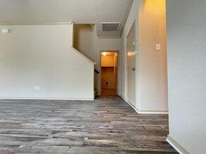 5913 Missy Ln in Fort Worth, TX - Foto de edificio - Building Photo