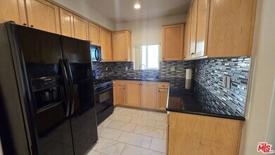 12132 Hart St in Los Angeles, CA - Building Photo - Building Photo