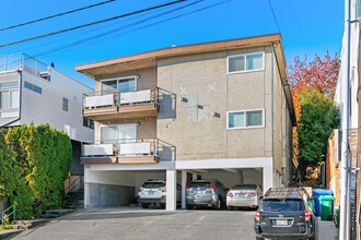 Whitman Apartments in Seattle, WA - Building Photo - Building Photo