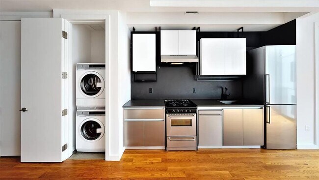 557 Hart St in Brooklyn, NY - Building Photo - Building Photo