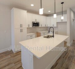335 5th Ave S in Jacksonville Beach, FL - Building Photo - Building Photo