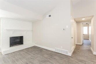 11329 Dalron Dr in Dallas, TX - Foto de edificio - Building Photo