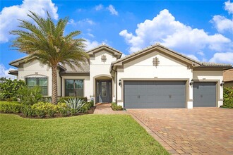 9117 Balsamo Dr. in Palm Beach Gardens, FL - Building Photo - Building Photo