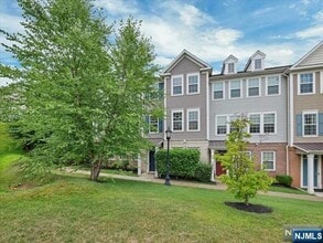 11 Truman Dr in Wood Ridge, NJ - Building Photo - Building Photo