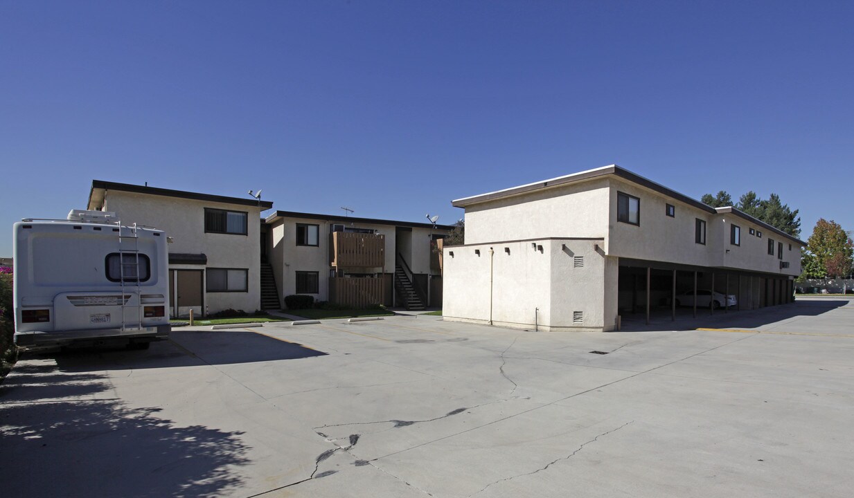 3250 W Orange Ave in Anaheim, CA - Building Photo