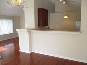 656 S Rosehall Ln in Round Lake, IL - Building Photo - Building Photo