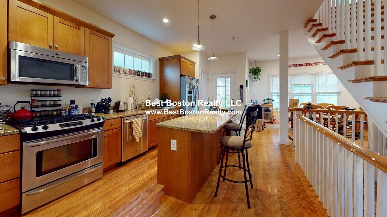 23 Porter St in Somerville, MA - Building Photo