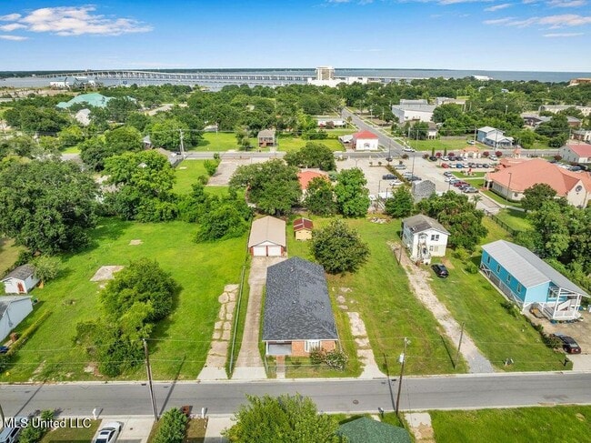 property at 172 Hoxie St