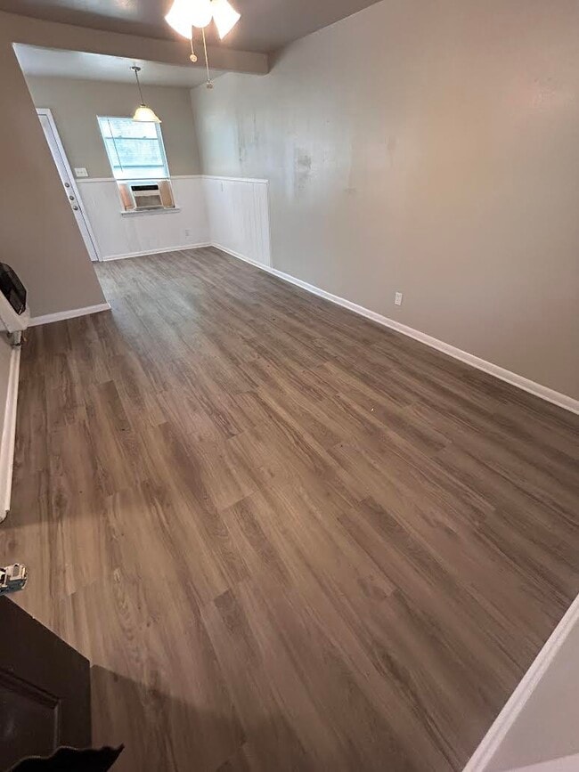 704 Sunny Ln in Irving, TX - Foto de edificio - Building Photo