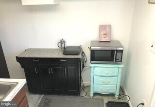 6061 Munson Hill Rd in Falls Church, VA - Building Photo - Building Photo
