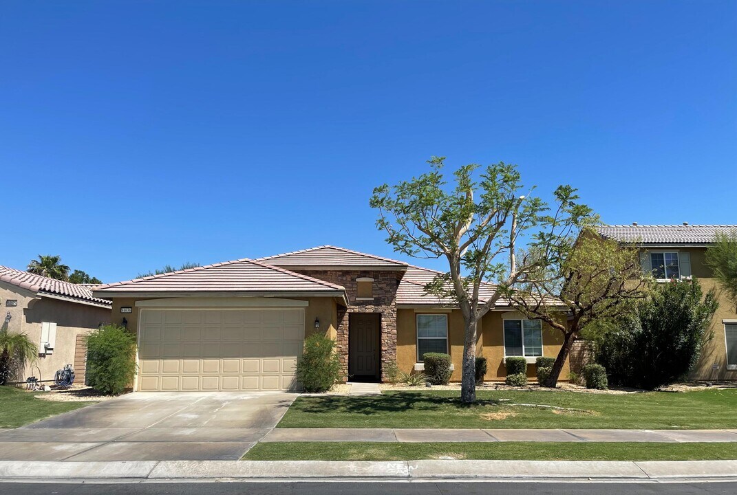 84636 Lago Brezza Dr in Indio, CA - Foto de edificio