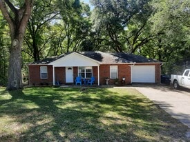 875 Georgia St in Crestview, FL - Building Photo