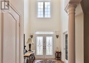 2168 Colonel William Pkwy in Oakville, ON - Building Photo - Building Photo