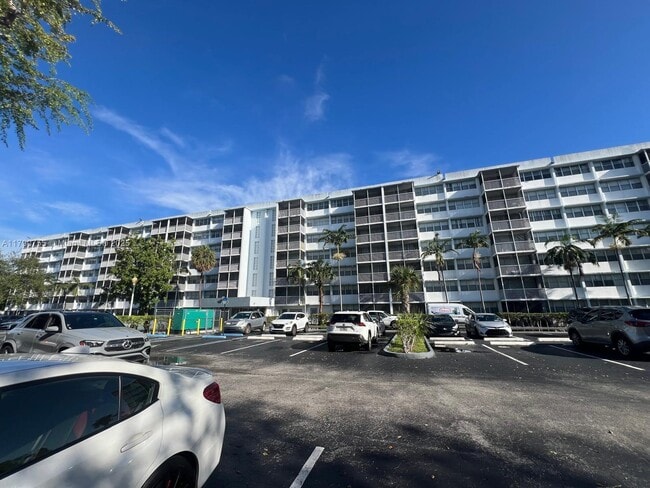 700 NW 214th St in Miami Gardens, FL - Building Photo - Building Photo