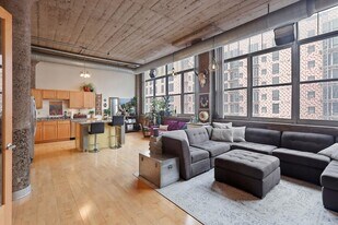 521 S 7th St in Minneapolis, MN - Building Photo