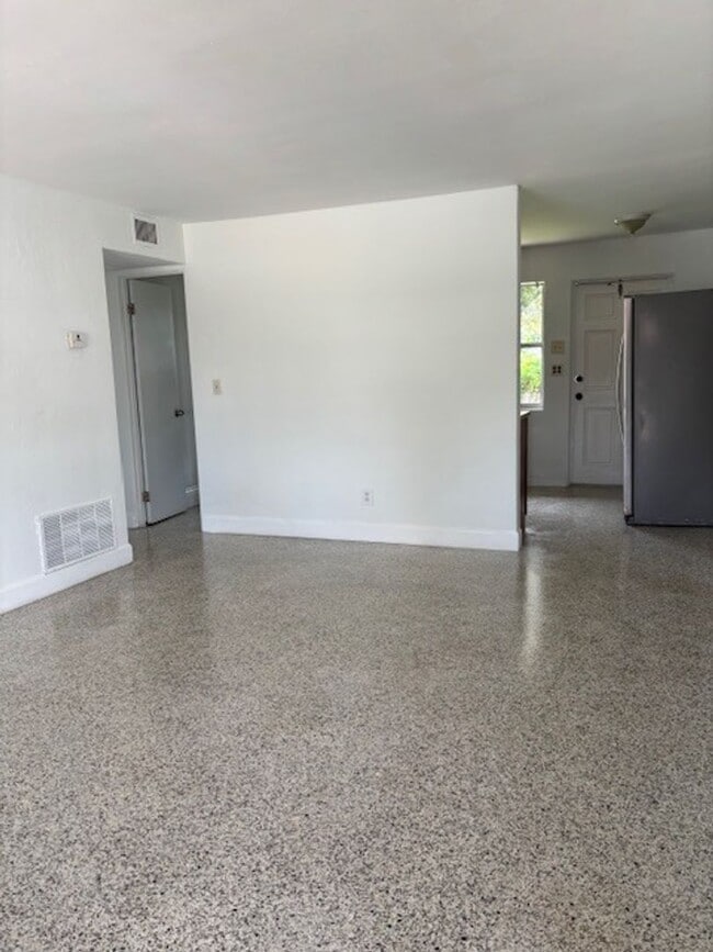 1703 Edgewater Dr in Edgewater, FL - Building Photo - Building Photo