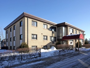 966-976 Robert St S in West St. Paul, MN - Building Photo - Building Photo