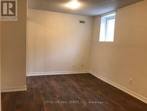 3404 Fountain Park Ave in Mississauga, ON - Building Photo - Building Photo