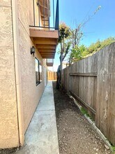 1009 E Haley St in Santa Barbara, CA - Building Photo - Building Photo