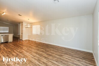 7908 Olympus Ave in Las Vegas, NV - Building Photo - Building Photo