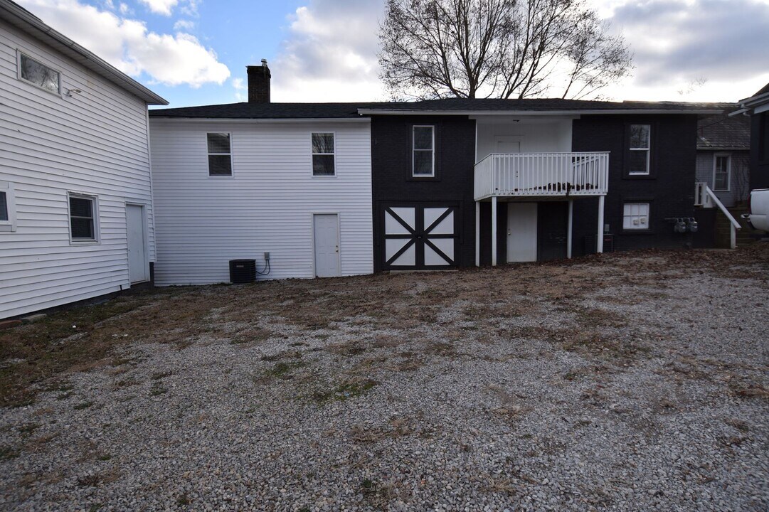 15-17 5th St in Roseville, OH - Building Photo