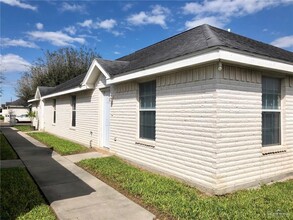 816 N Cross Ln in Edinburg, TX - Building Photo - Building Photo