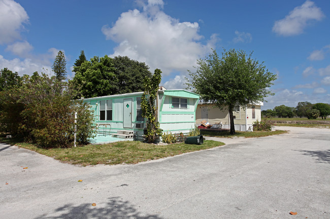 150 NW 68th St in Fort Lauderdale, FL - Foto de edificio - Building Photo