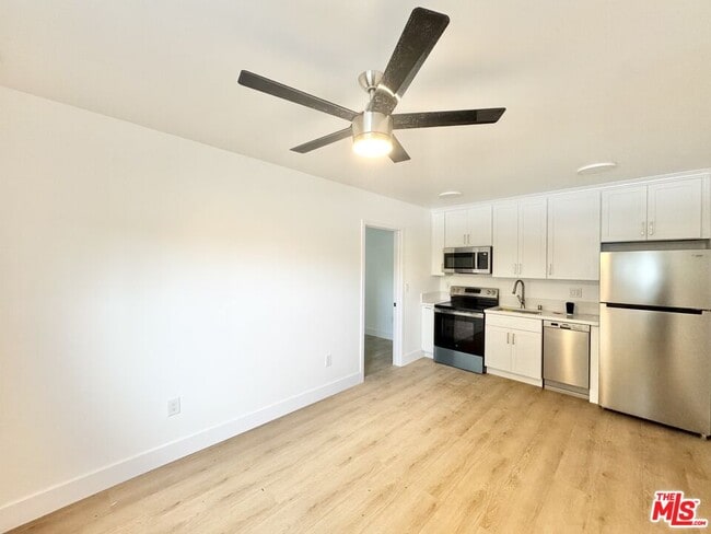 property at 3522 Bellevue Ave