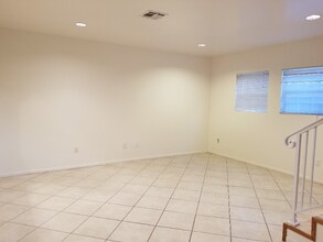 1078 Gardenia Ave in Long Beach, CA - Building Photo - Building Photo