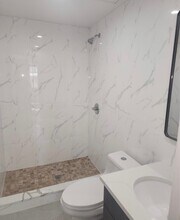 97-30-9764 64th Ave in Rego Park, NY - Foto de edificio - Building Photo