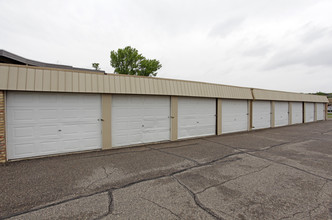 Valley Manor Apartments in Hastings, MN - Building Photo - Building Photo