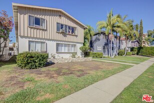 1055 S Wooster St in Los Angeles, CA - Building Photo