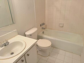 17901 NW 68th Ave in Hialeah, FL - Building Photo - Building Photo