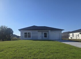 4702 Connie Ave S in Lehigh Acres, FL - Building Photo