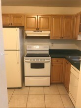 9310 Fontainebleau Blvd-Unit -303 in Miami, FL - Building Photo - Building Photo